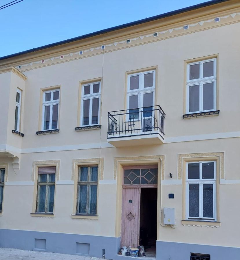 Ara Modern Apartament Apartment Oradea Exterior photo